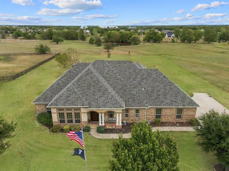 Property photo for 1066 Canyon Lake Road, Wills Point, TX