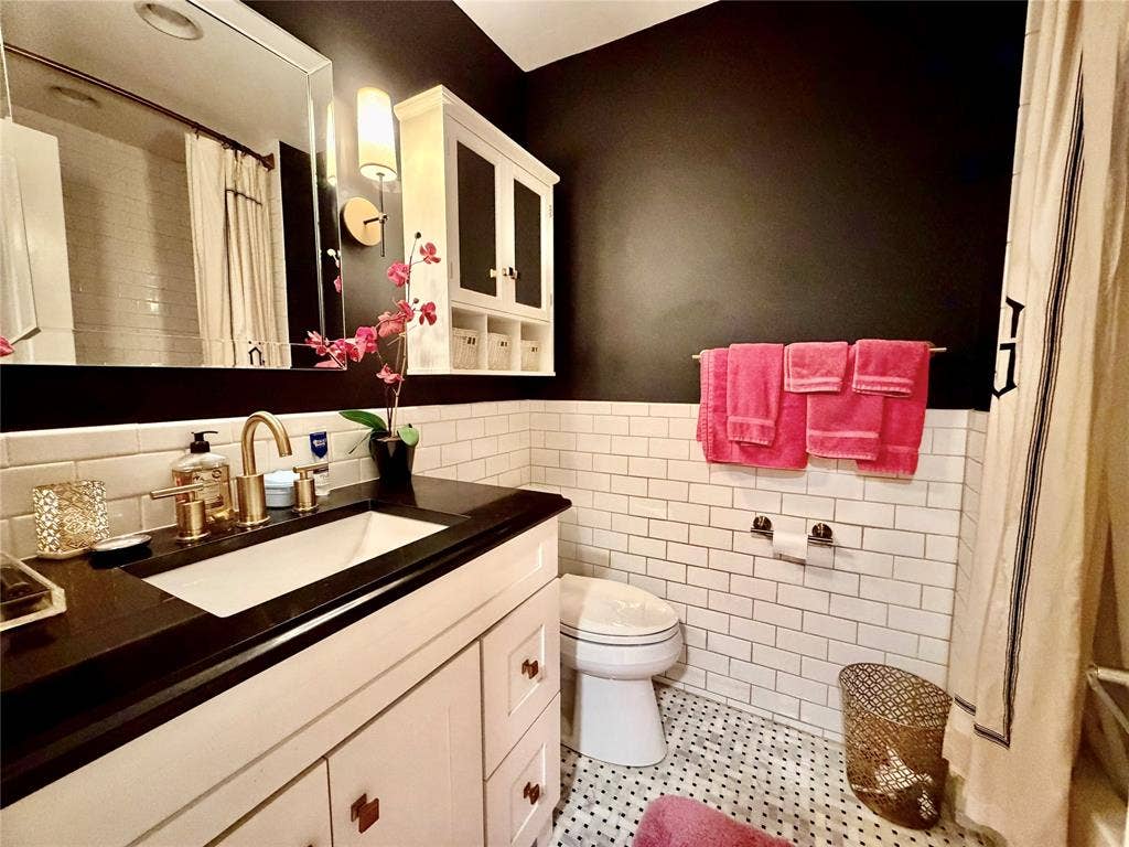 1201 Portales Lane, #Bldg L, Irving, TX 75061 2nd bathroom