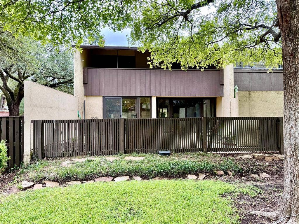 1201 Portales Lane, #Bldg L, Irving, TX 75061 1201 Portales Lane, #Bldg L, Irving, TX 75061