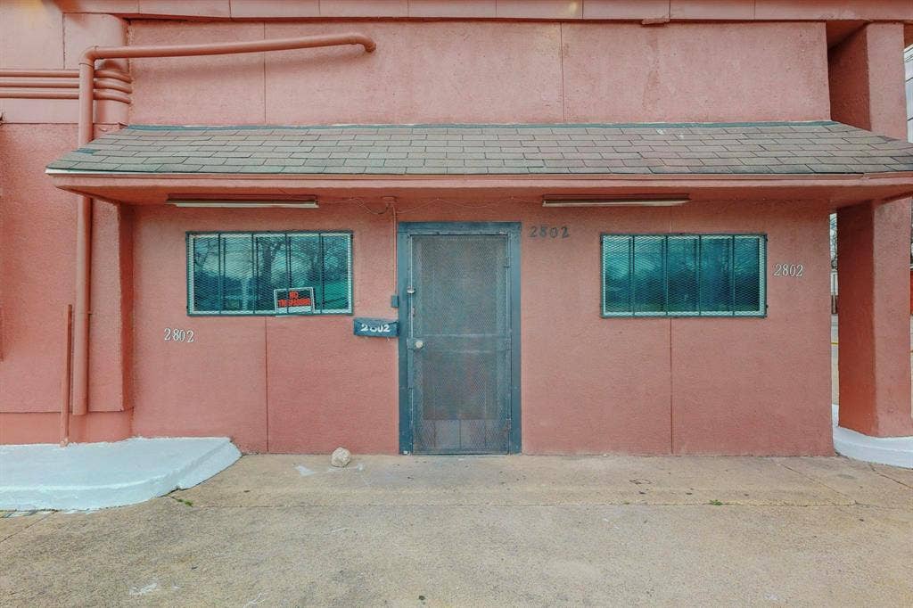 2802 Lagow Street, Dallas, TX 75210 2802 Lagow Street, Dallas, TX 75210