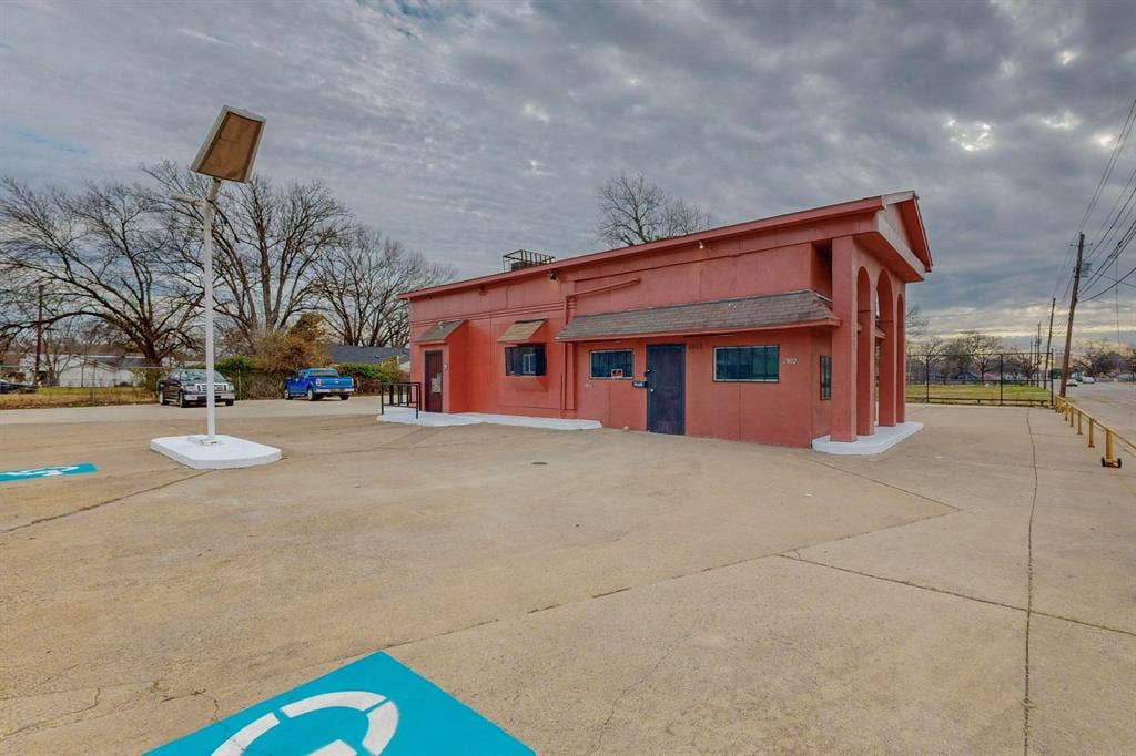 2802 Lagow Street, Dallas, TX 75210 2802 Lagow Street, Dallas, TX 75210