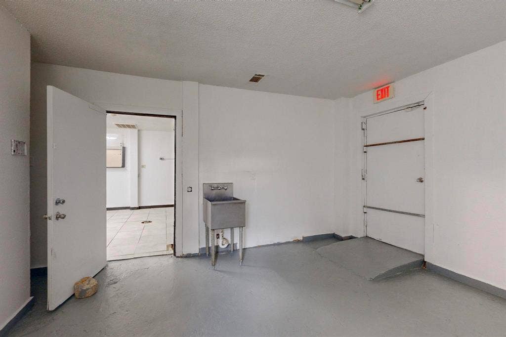 2802 Lagow Street, Dallas, TX 75210 2802 Lagow Street, Dallas, TX 75210