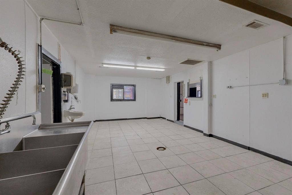 2802 Lagow Street, Dallas, TX 75210 2802 Lagow Street, Dallas, TX 75210