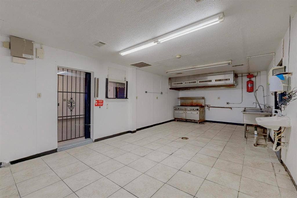 2802 Lagow Street, Dallas, TX 75210 2802 Lagow Street, Dallas, TX 75210