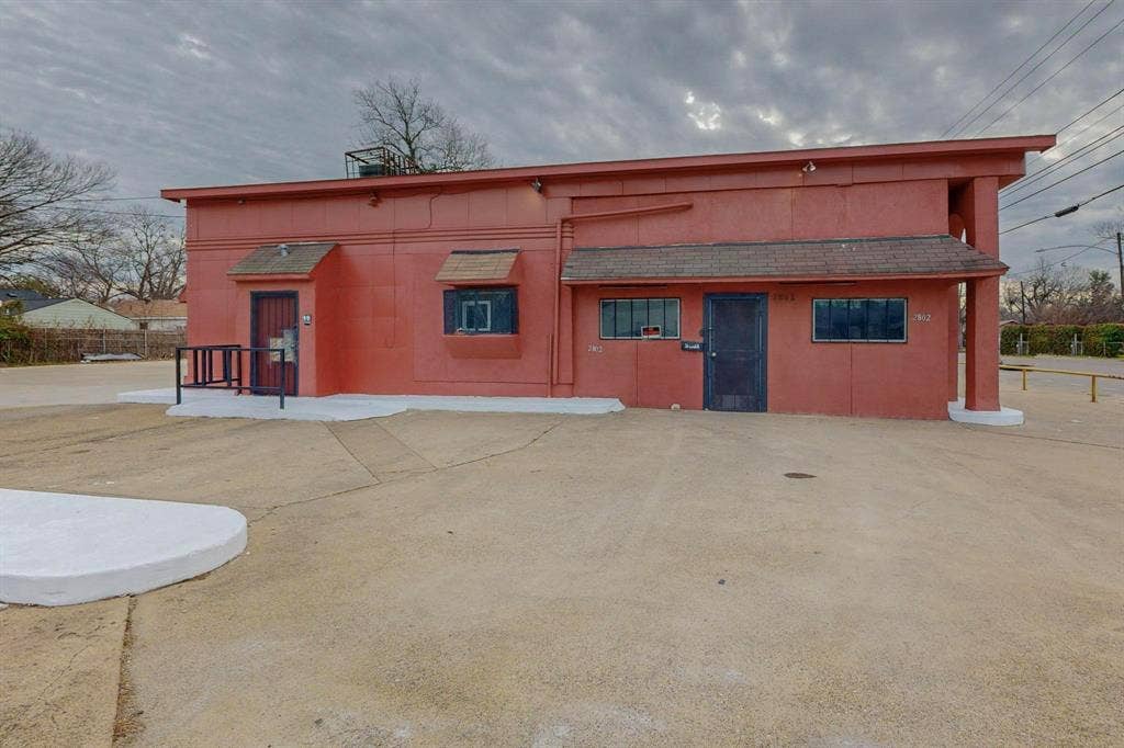 2802 Lagow Street, Dallas, TX 75210 2802 Lagow Street, Dallas, TX 75210