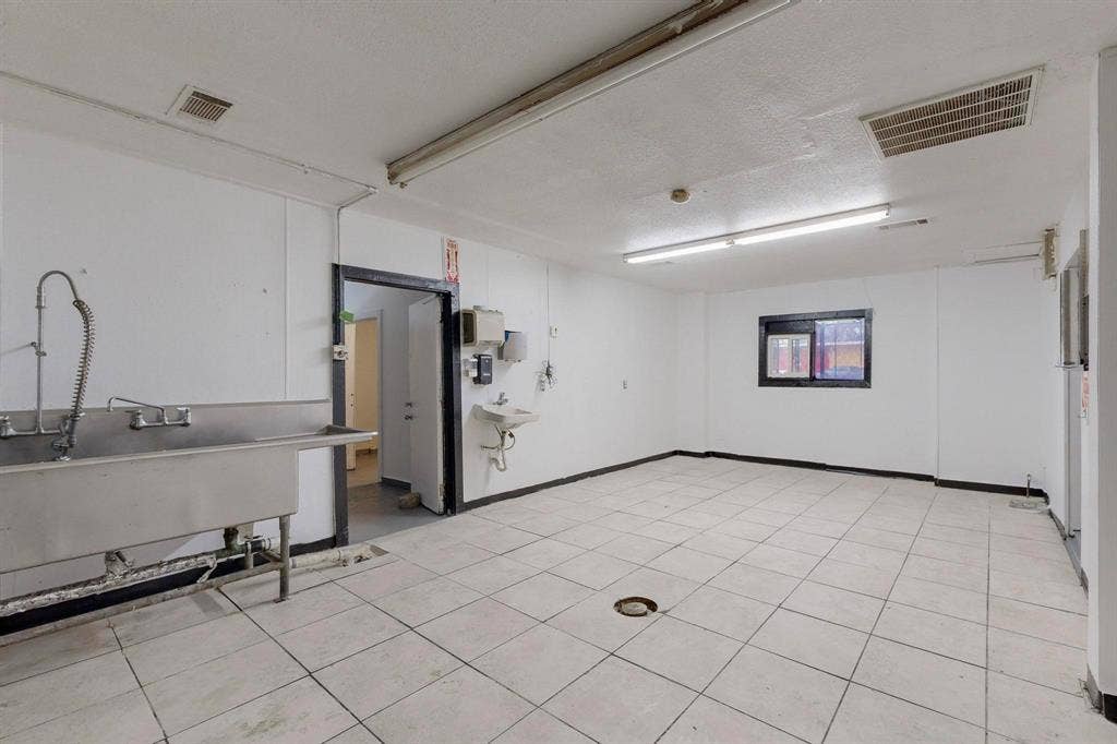 2802 Lagow Street, Dallas, TX 75210 2802 Lagow Street, Dallas, TX 75210