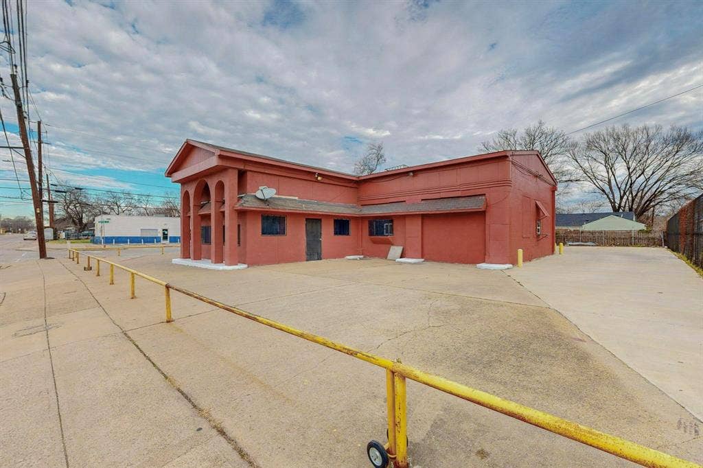 2802 Lagow Street, Dallas, TX 75210 2802 Lagow Street, Dallas, TX 75210