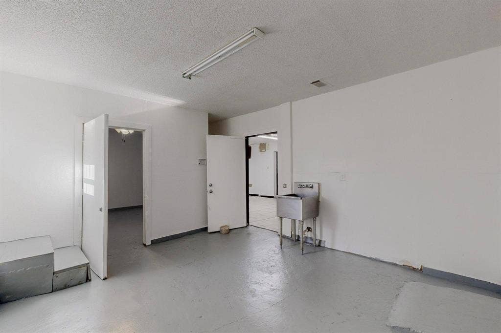 2802 Lagow Street, Dallas, TX 75210 2802 Lagow Street, Dallas, TX 75210