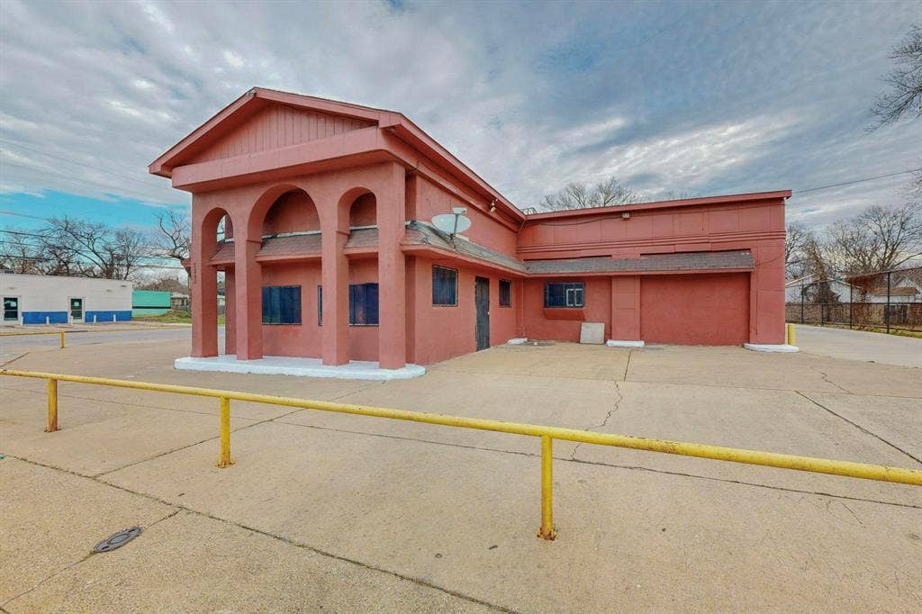2802 Lagow Street, Dallas, TX 75210 2802 Lagow Street, Dallas, TX 75210