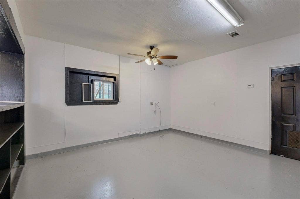 2802 Lagow Street, Dallas, TX 75210 2802 Lagow Street, Dallas, TX 75210