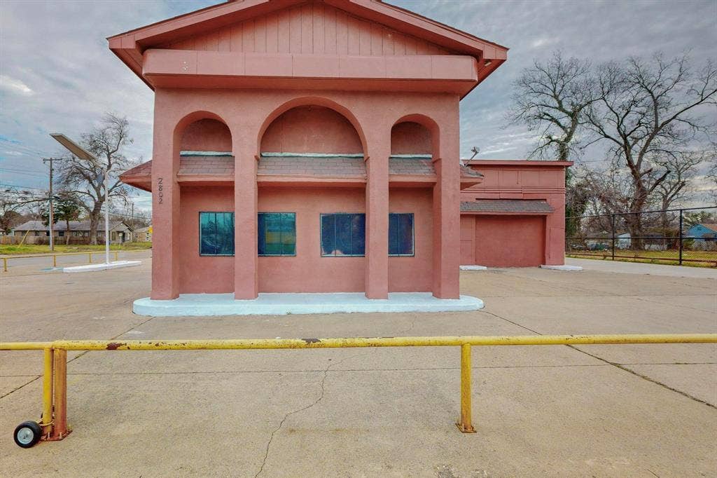 2802 Lagow Street, Dallas, TX 75210 2802 Lagow Street, Dallas, TX 75210