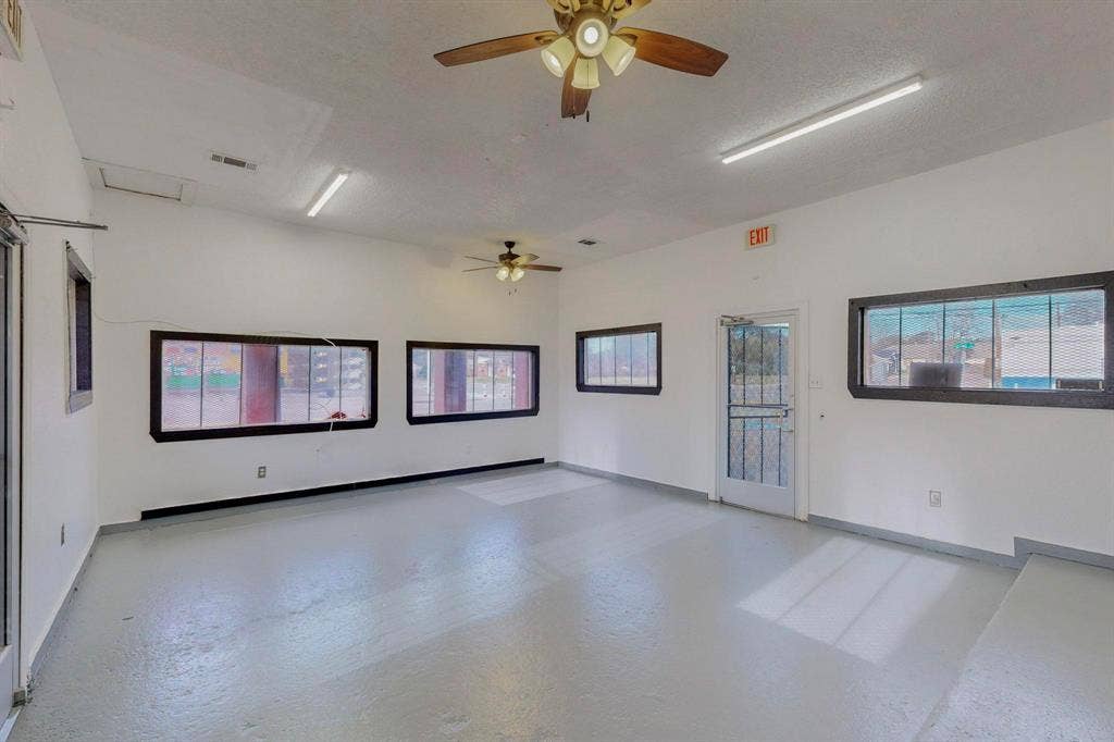 2802 Lagow Street, Dallas, TX 75210 2802 Lagow Street, Dallas, TX 75210