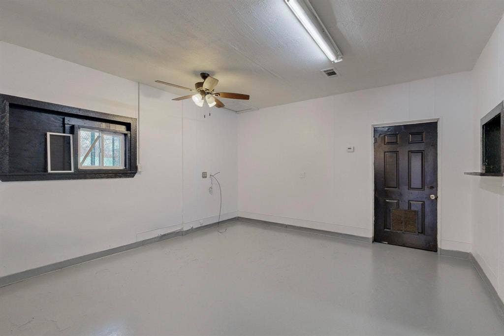 2802 Lagow Street, Dallas, TX 75210 2802 Lagow Street, Dallas, TX 75210