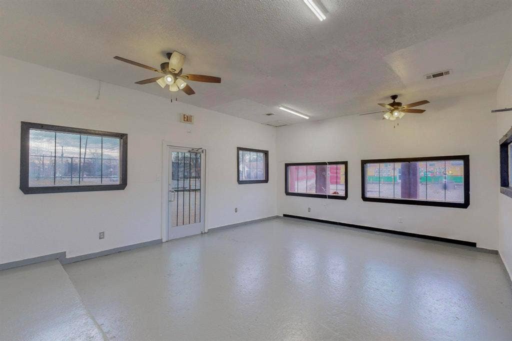 2802 Lagow Street, Dallas, TX 75210 2802 Lagow Street, Dallas, TX 75210