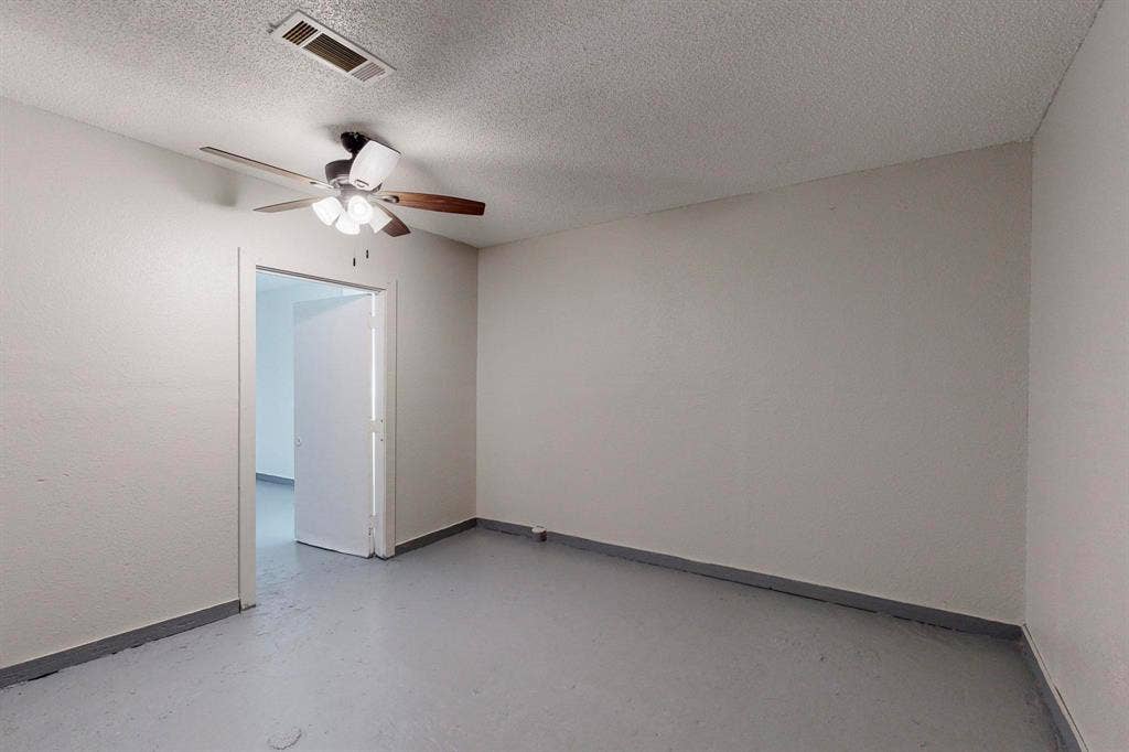 2802 Lagow Street, Dallas, TX 75210 2802 Lagow Street, Dallas, TX 75210