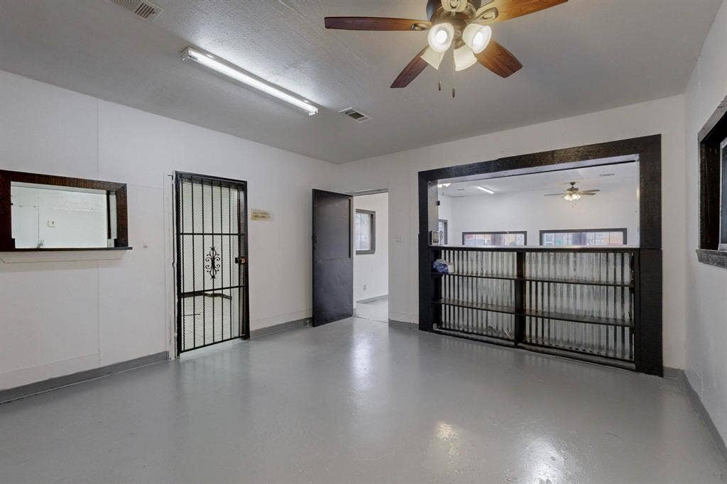2802 Lagow Street, Dallas, TX 75210 2802 Lagow Street, Dallas, TX 75210