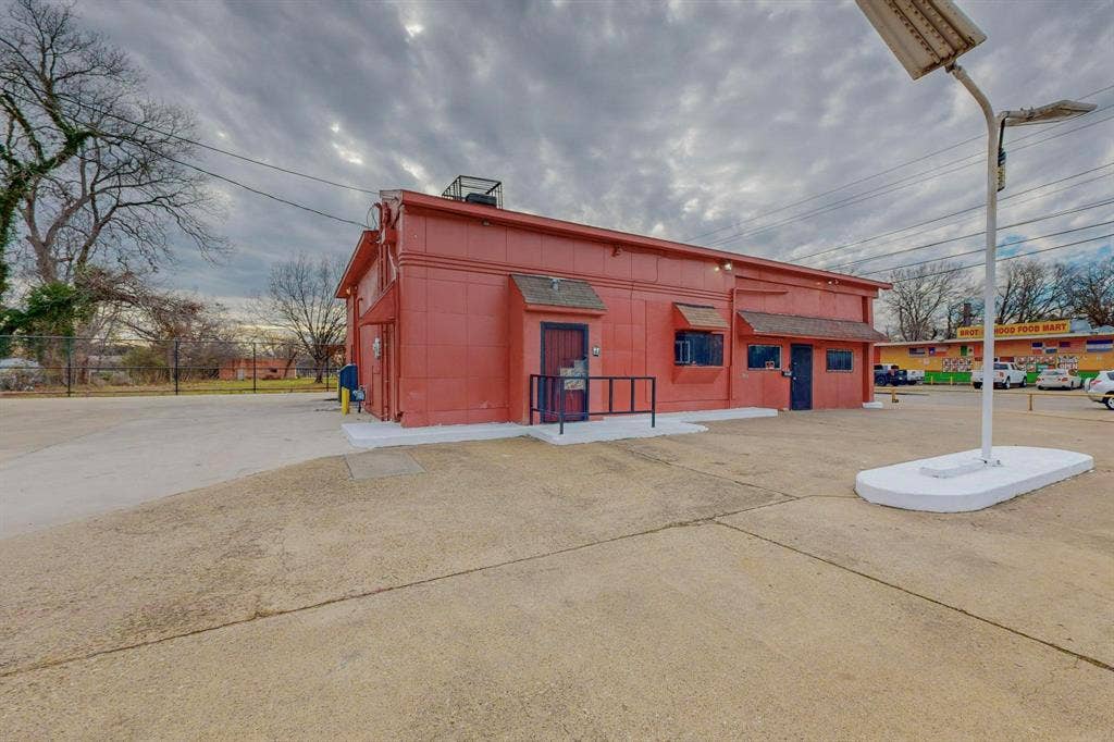 2802 Lagow Street, Dallas, TX 75210 2802 Lagow Street, Dallas, TX 75210