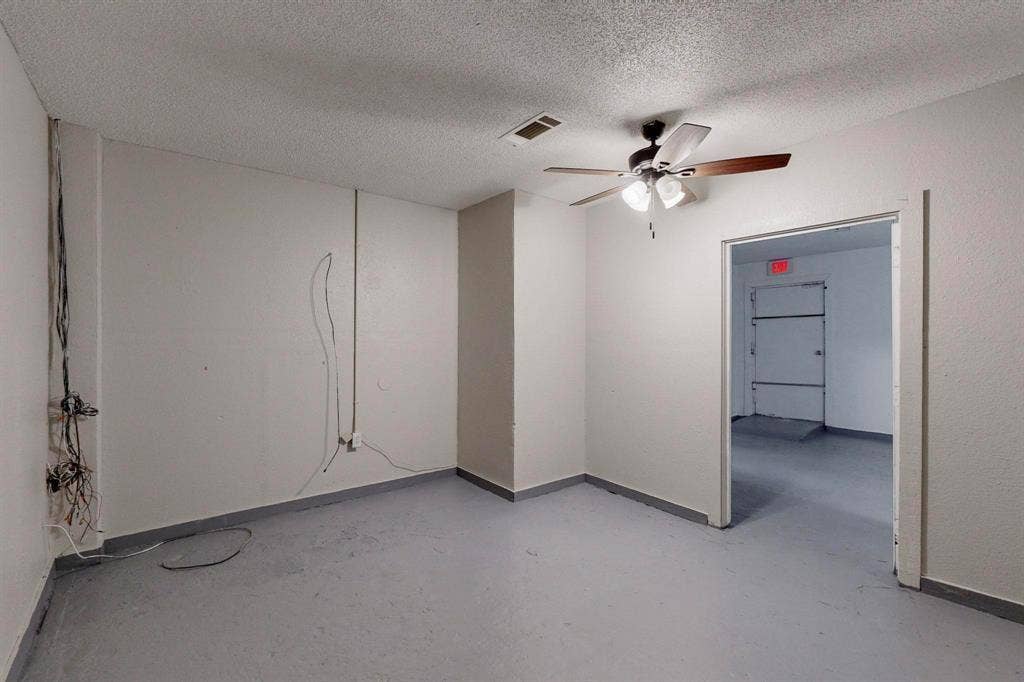 2802 Lagow Street, Dallas, TX 75210 2802 Lagow Street, Dallas, TX 75210