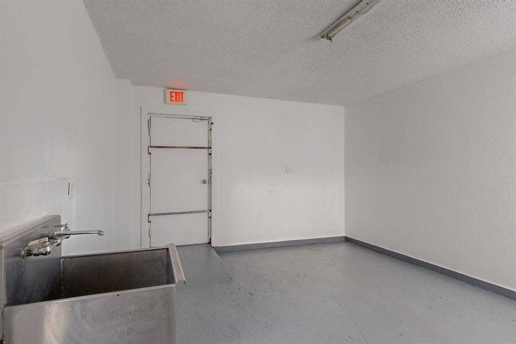 2802 Lagow Street, Dallas, TX 75210 2802 Lagow Street, Dallas, TX 75210