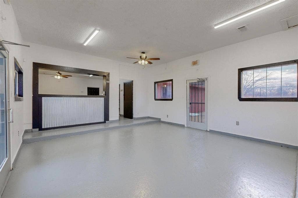 2802 Lagow Street, Dallas, TX 75210 2802 Lagow Street, Dallas, TX 75210