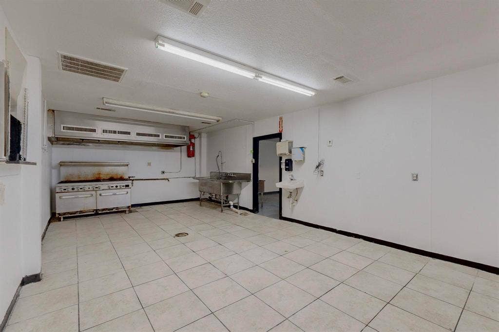2802 Lagow Street, Dallas, TX 75210 2802 Lagow Street, Dallas, TX 75210
