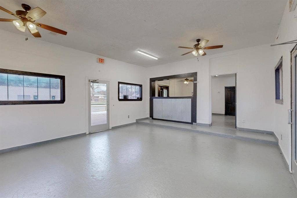 2802 Lagow Street, Dallas, TX 75210 2802 Lagow Street, Dallas, TX 75210