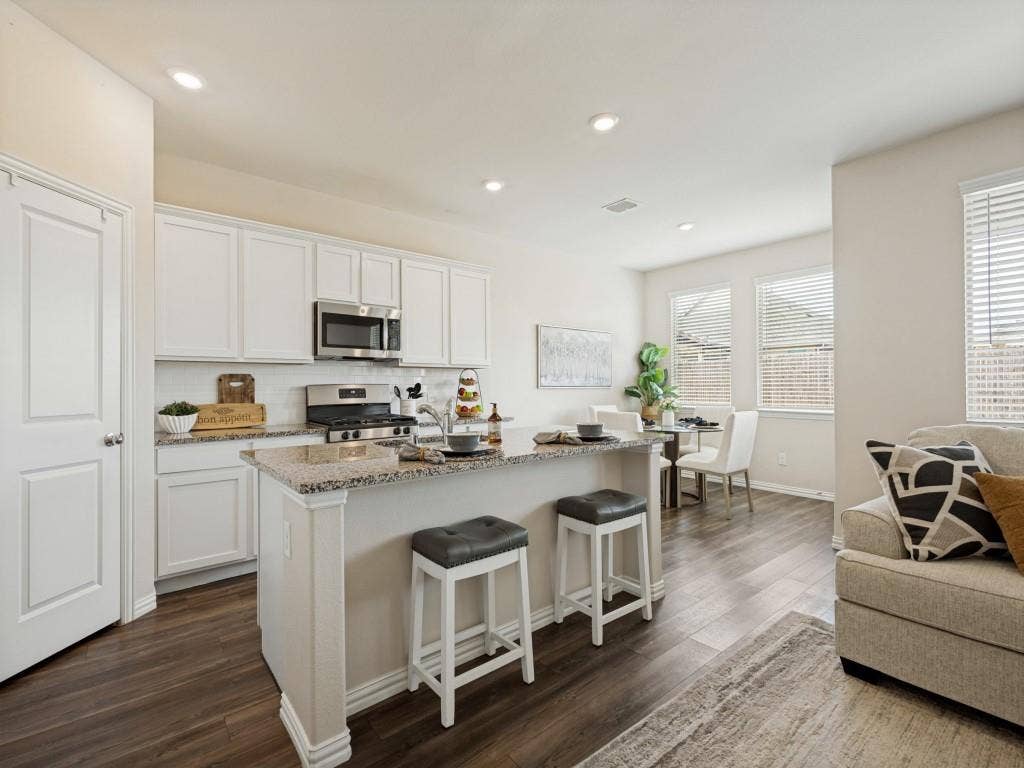 1512 Fields View Drive, Anna, TX 75409 Two options for dining!