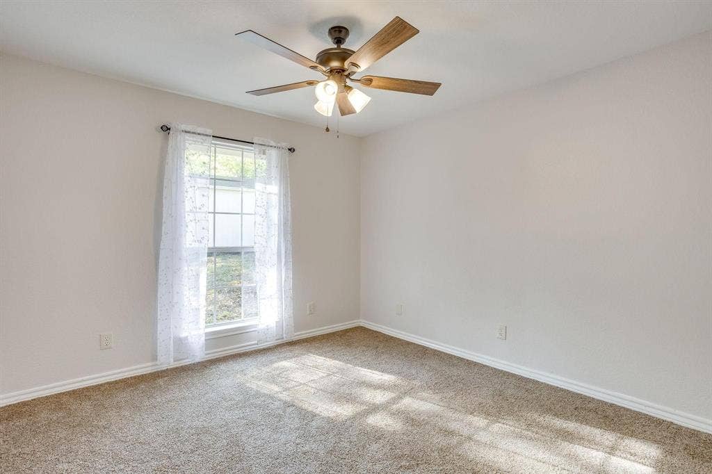 615 Rosewood Place, Joshua, TX 76058