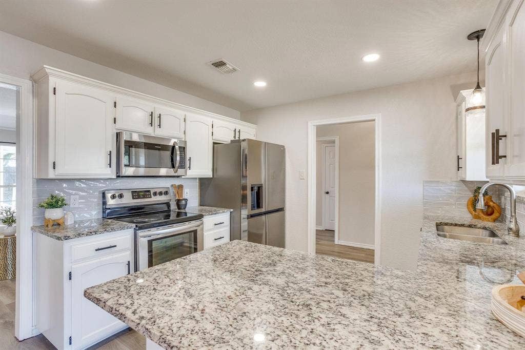 615 Rosewood Place, Joshua, TX 76058
