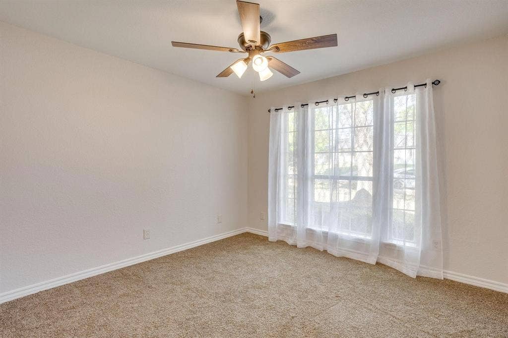 615 Rosewood Place, Joshua, TX 76058