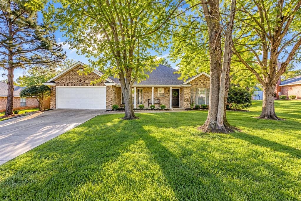 615 Rosewood Place, Joshua, TX 76058
