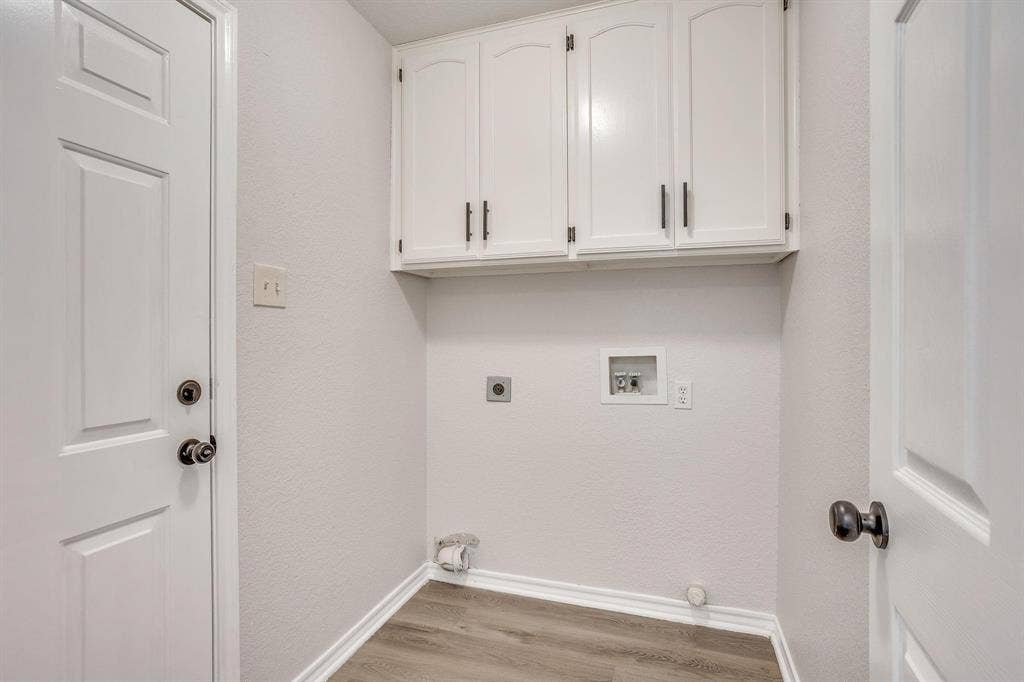 Utility room with cabinets!