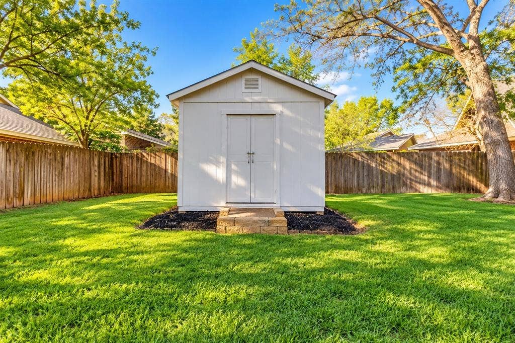 Storage building