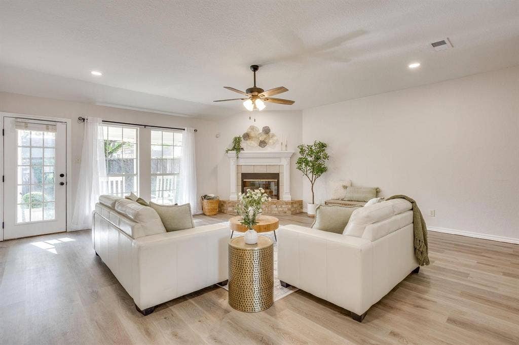 615 Rosewood Place, Joshua, TX 76058