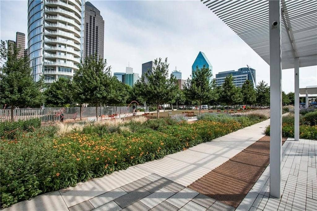 4211 Rawlins Street, #530, Dallas, TX 75219 Klyde Warren Park