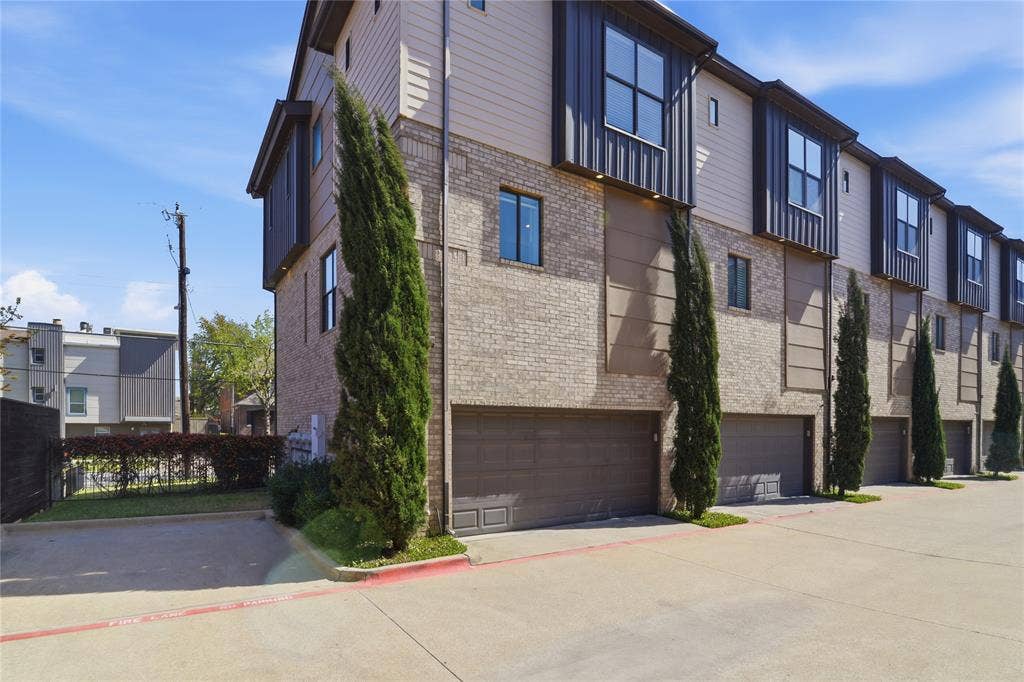 4211 Rawlins Street, #530, Dallas, TX 75219 5 Guest parking spaces located behind and next to the unit.