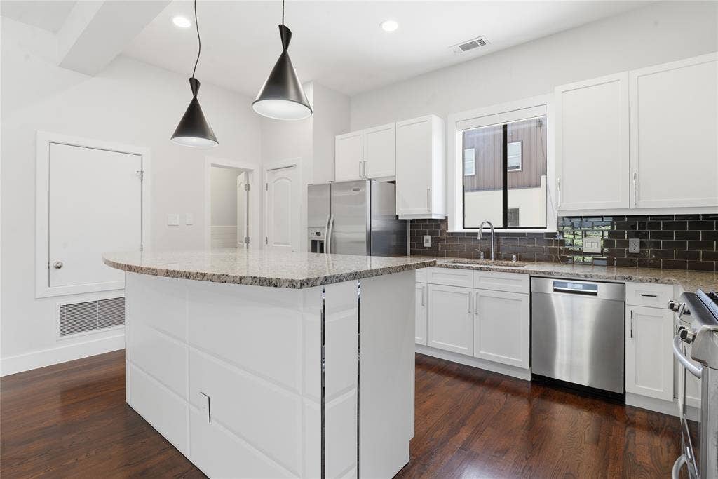 4211 Rawlins Street, #530, Dallas, TX 75219 4211 Rawlins Street, #530, Dallas, TX 75219