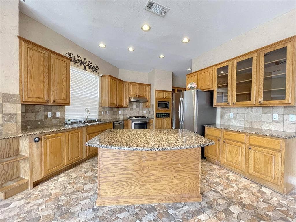 3816 Stockport Drive, Plano, TX 75025 3816 Stockport Drive, Plano, TX 75025