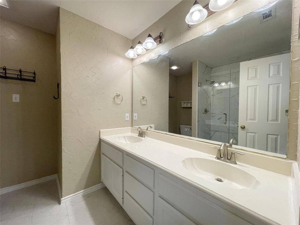 3816 Stockport Drive, Plano, TX 75025 3816 Stockport Drive, Plano, TX 75025