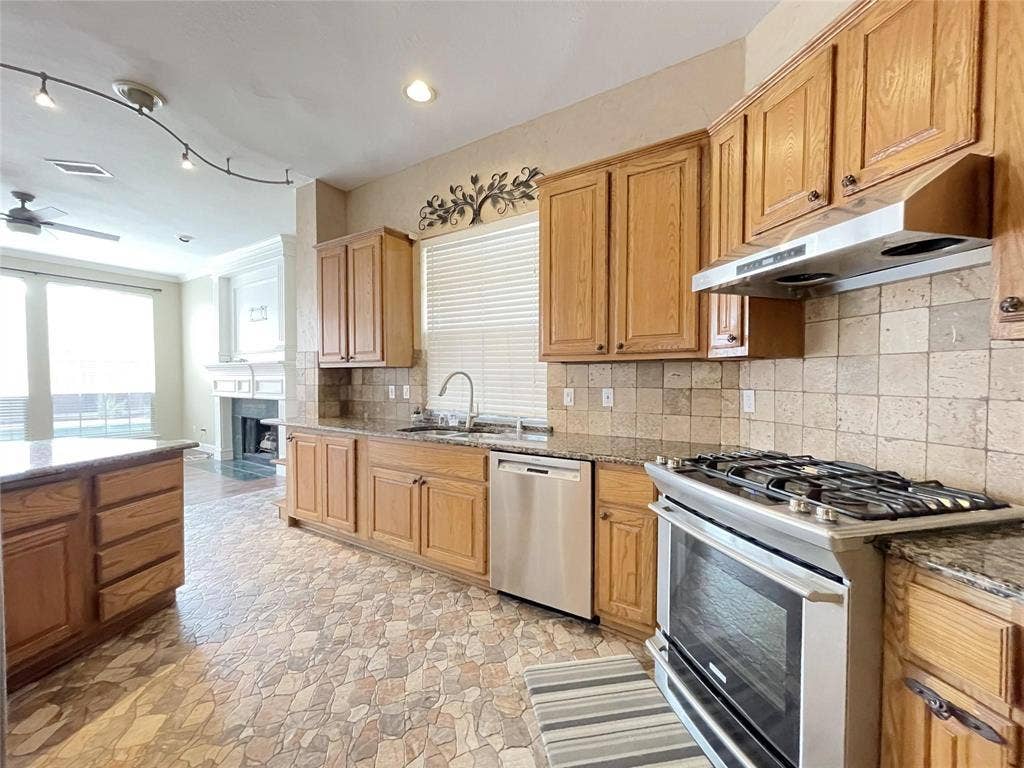3816 Stockport Drive, Plano, TX 75025 3816 Stockport Drive, Plano, TX 75025