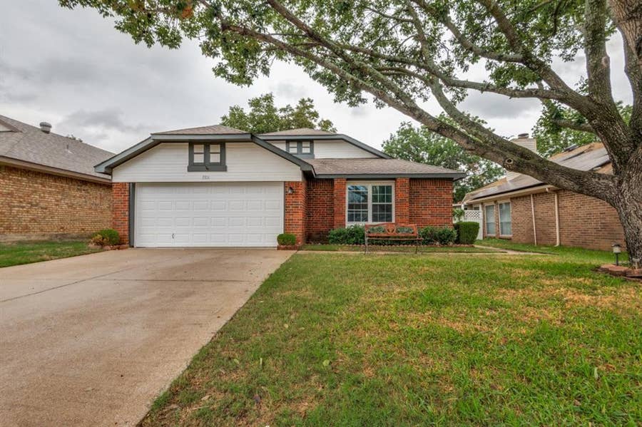 Property photo for 5814 Fox Hunt Drive, Arlington, TX