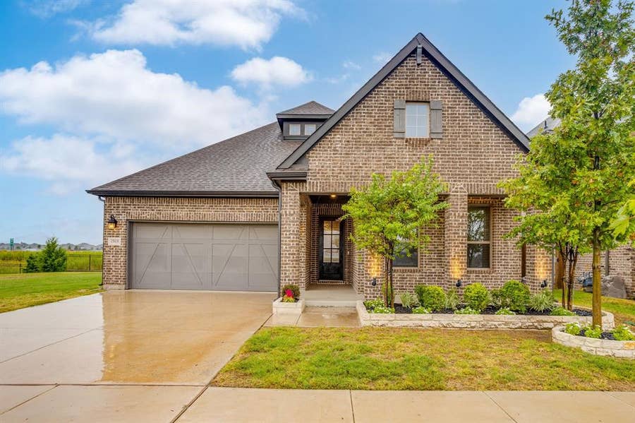 Property photo for 1919 Birch Street, Mansfield, TX