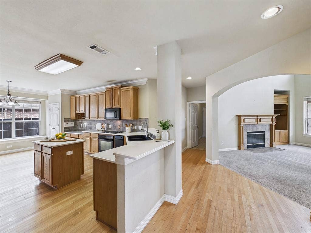 9854 Deerfield Drive, Frisco, TX 75033 9854 Deerfield Drive, Frisco, TX 75033