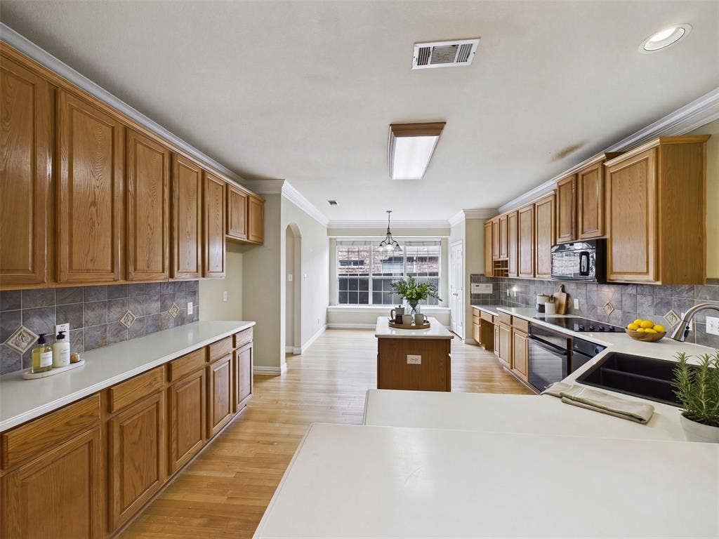 9854 Deerfield Drive, Frisco, TX 75033 9854 Deerfield Drive, Frisco, TX 75033