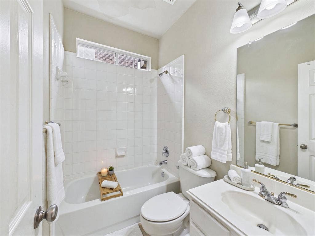 9854 Deerfield Drive, Frisco, TX 75033 9854 Deerfield Drive, Frisco, TX 75033