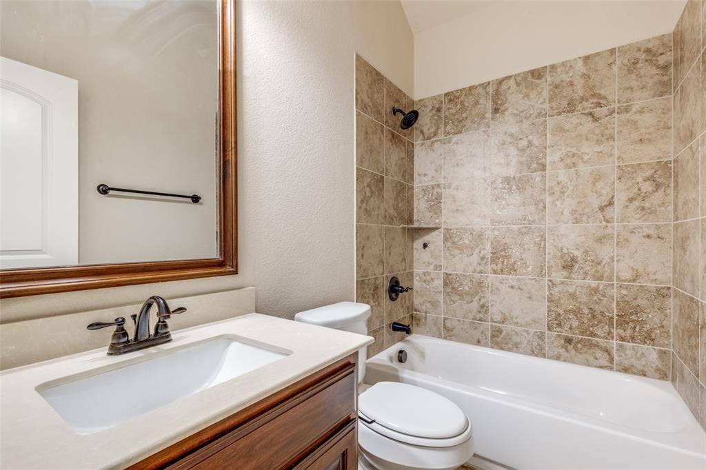 229 Dakota Drive, Waxahachie, TX 75167 229 Dakota Drive, Waxahachie, TX 75167