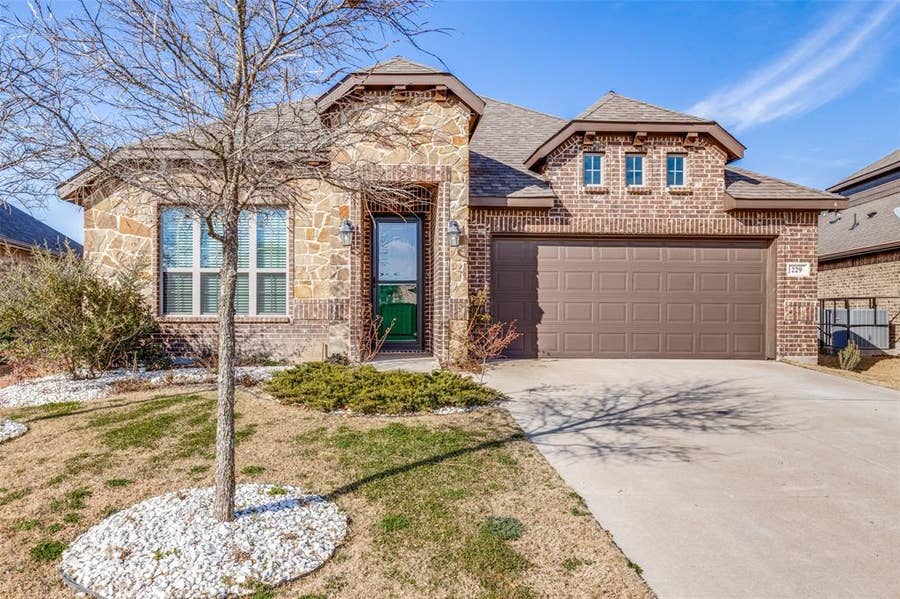 Property photo for 229 Dakota Drive, Waxahachie, TX