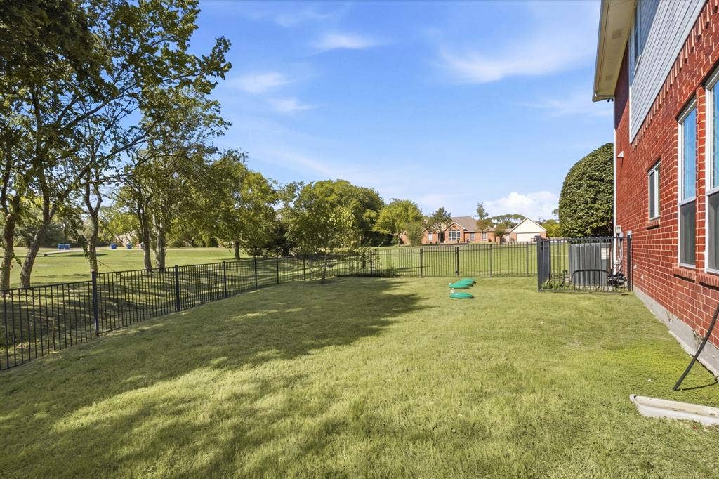 1915 Thornberry Drive, Melissa, TX 75454
