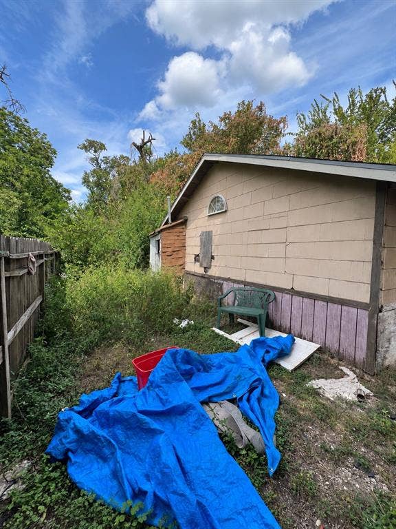 7213 Cowart Street, Houston, TX 77020 7213 Cowart Street, Houston, TX 77020