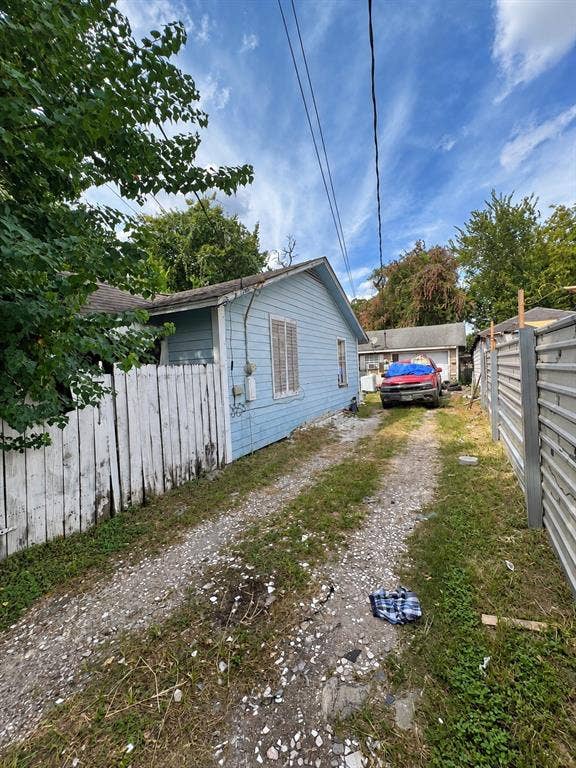7213 Cowart Street, Houston, TX 77020 7213 Cowart Street, Houston, TX 77020